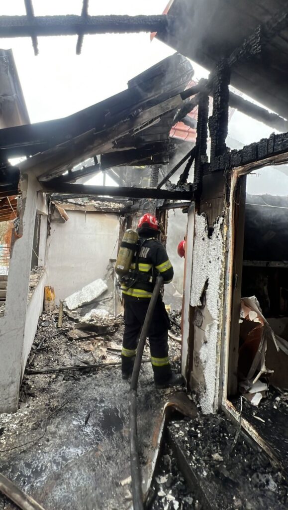 Vâlcea: Incendiu la o gospodărie din Oteșani