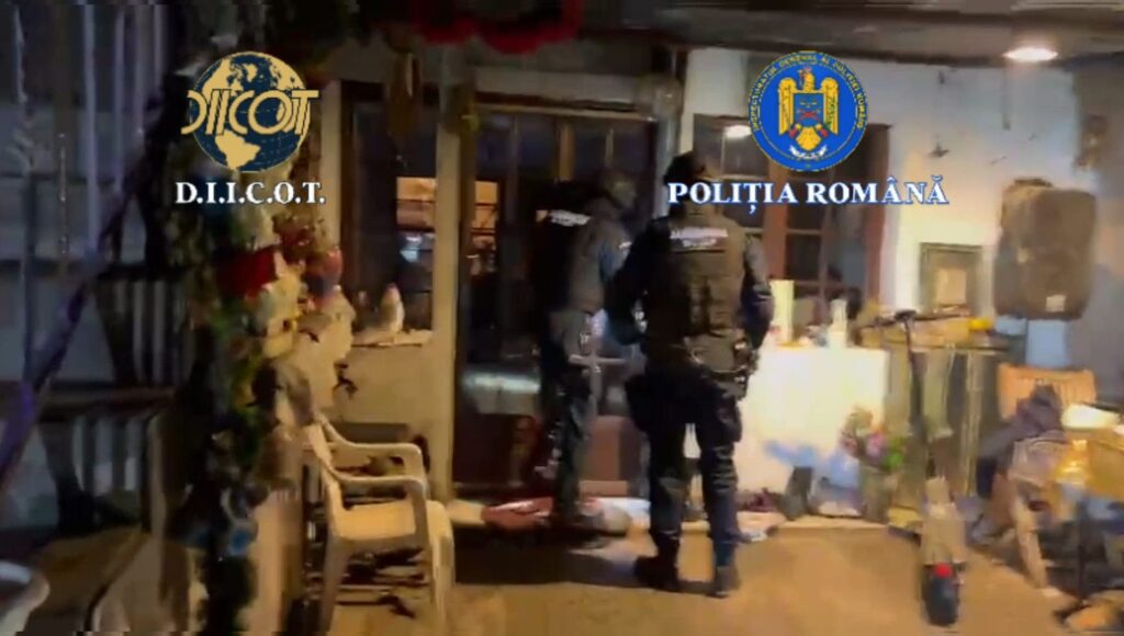 (VIDEO) Rețea de trafic de minori destructurată la Craiova. Patru persoane arestate preventiv