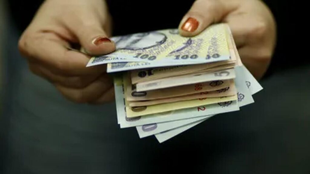 Salariul mediu net a ajuns la 5.914 lei în decembrie 2025. Creștere de 5,3% față de noiembrie