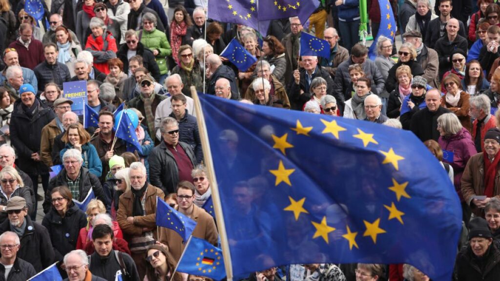 Eurobarometru: Două treimi dintre europeni consideră că securitatea ţării lor este ameninţată