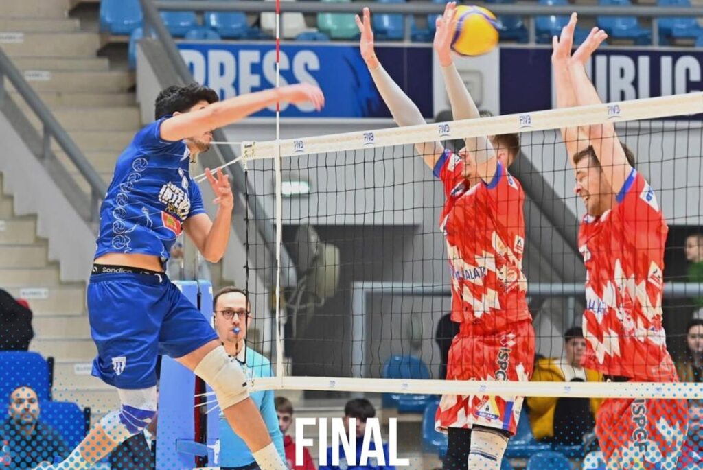 Volei (m) / SCMU Craiova a arătat bine la Galați, însă a părăsit Cupa României