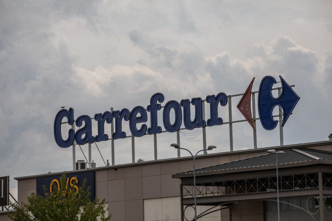 Carrefour anunţă vânzarea filialei din România către Pavăl Holding