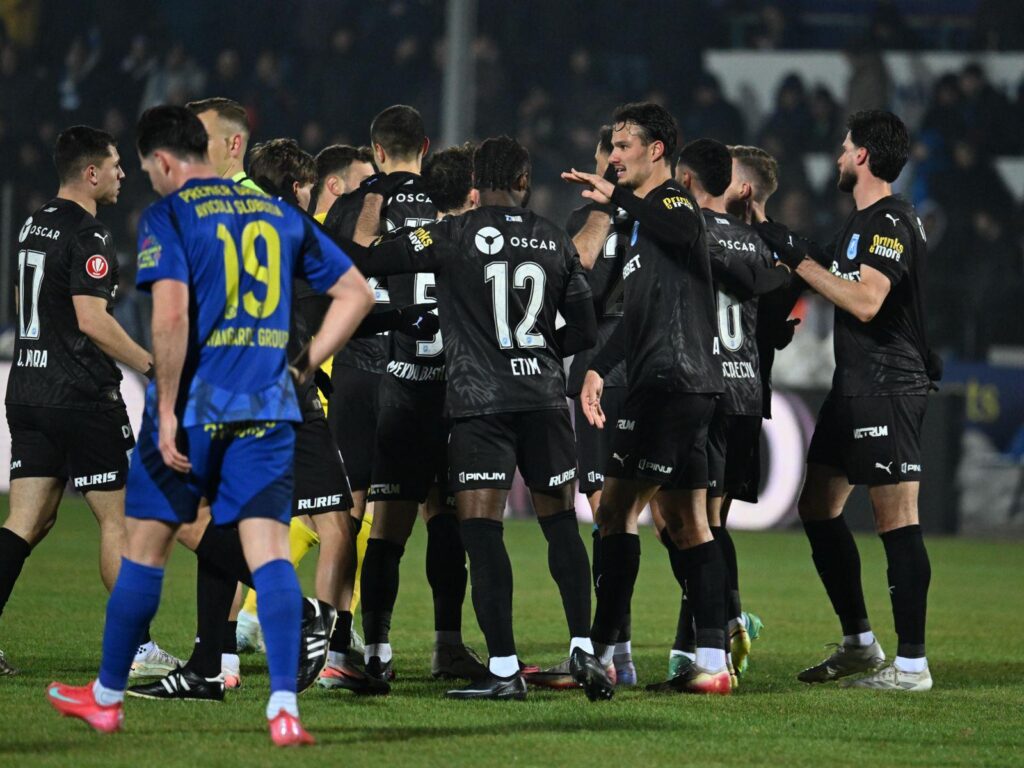 Unirea – U Craiova 0-3 / Știința a „închis nocturna“ la Slobozia