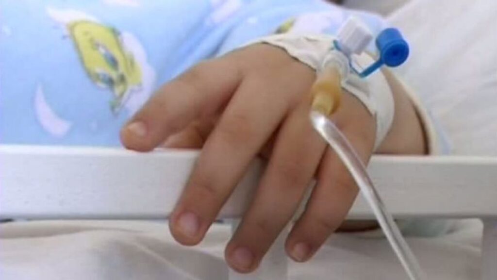 Caz șocant la Târgu Jiu: fetiță de 4 ani din Teleorman, în comă. Anchetă pentru tentativă de omor