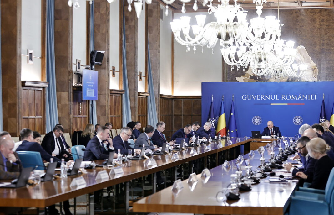 Trei moțiuni simple, în aceeași zi, împotriva Guvernului