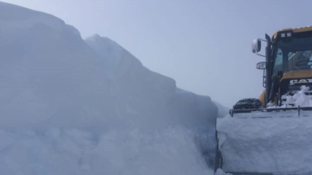 Viscol între Rânca și Novaci. Drumul s-a închis pentru toate categoriile de vehicule