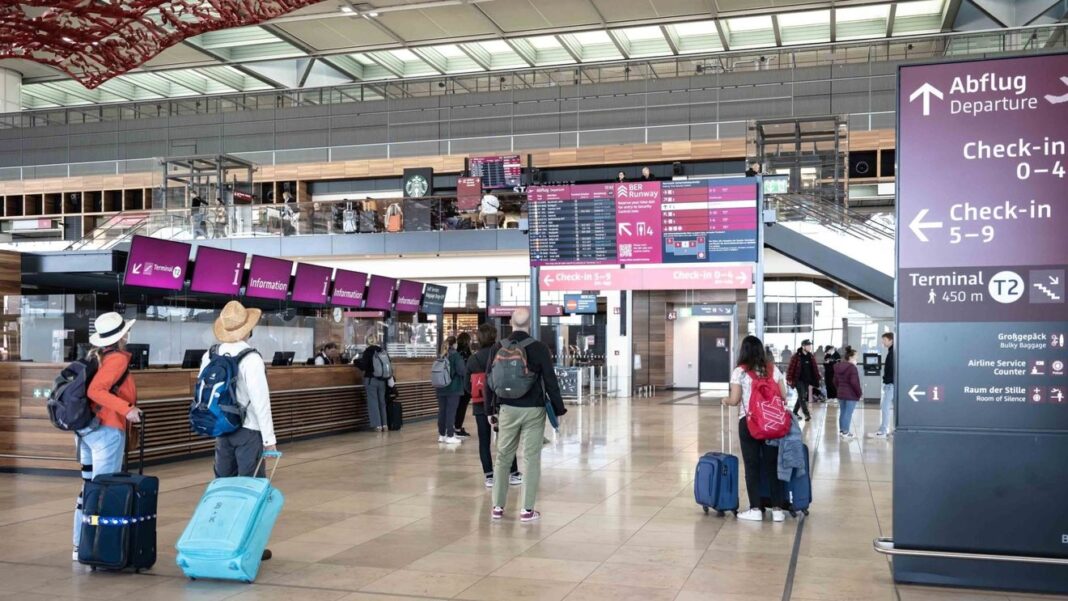 Avioanele rămân la sol pe aeroportul din Berlin din cauza fenomenului „black ice”