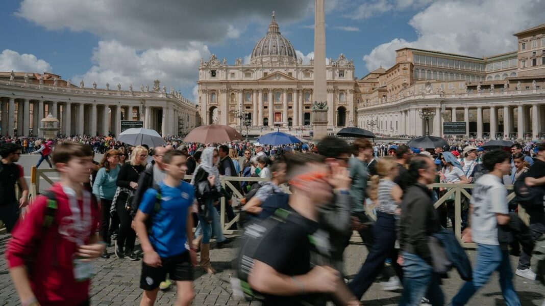 Vaticanul va folosi AI pentru a traduce liturghia de la Bazilica Sfântul Petru în 60 de limbi