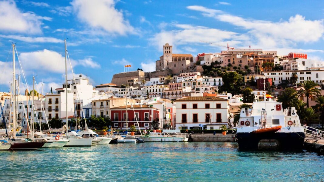 Mallorca și Ibiza ar putea limita numărul de turiști