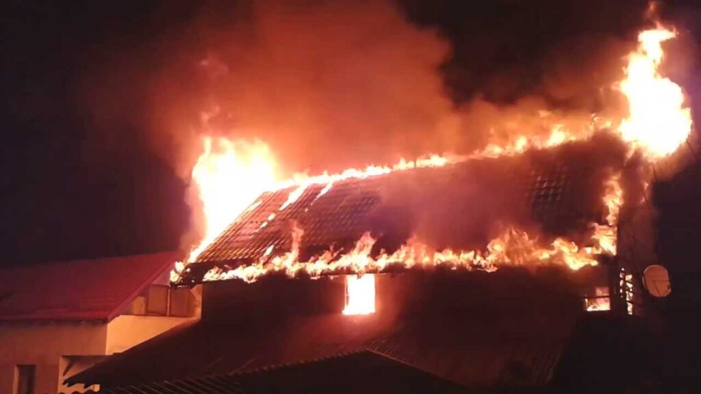 Incendiu tragic în Olt: o femeie de 78 de ani și-a pierdut viața după ce locuința a fost cuprinsă de flăcări