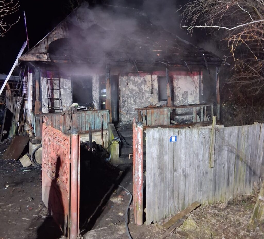 O persoană și-a pierdut viața într-un incendiu devastator! Ce s-a întâmplat