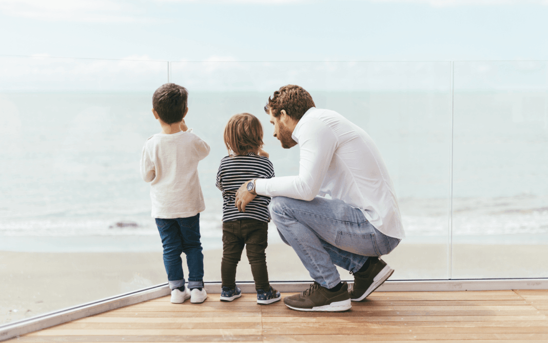 Părinții care au în grijă cel puțin doi copii minori ar putea fi scutiți complet de plata impozitului pe venit