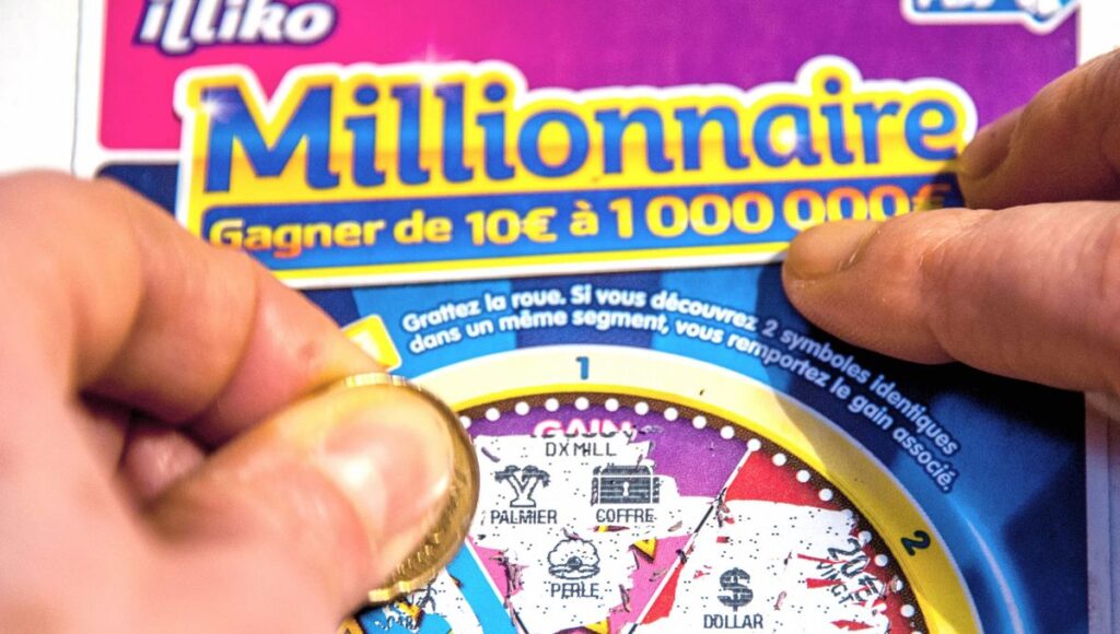 Un bărbat a câștigat de trei ori la loz într-o zi, devenind milionar