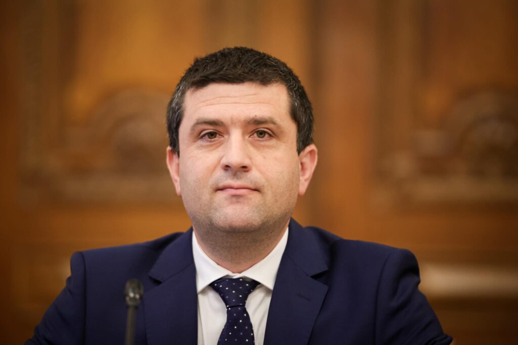 Moţiunea simplă împotriva ministrului Apărării, Radu Miruţă, repinsă de senatori