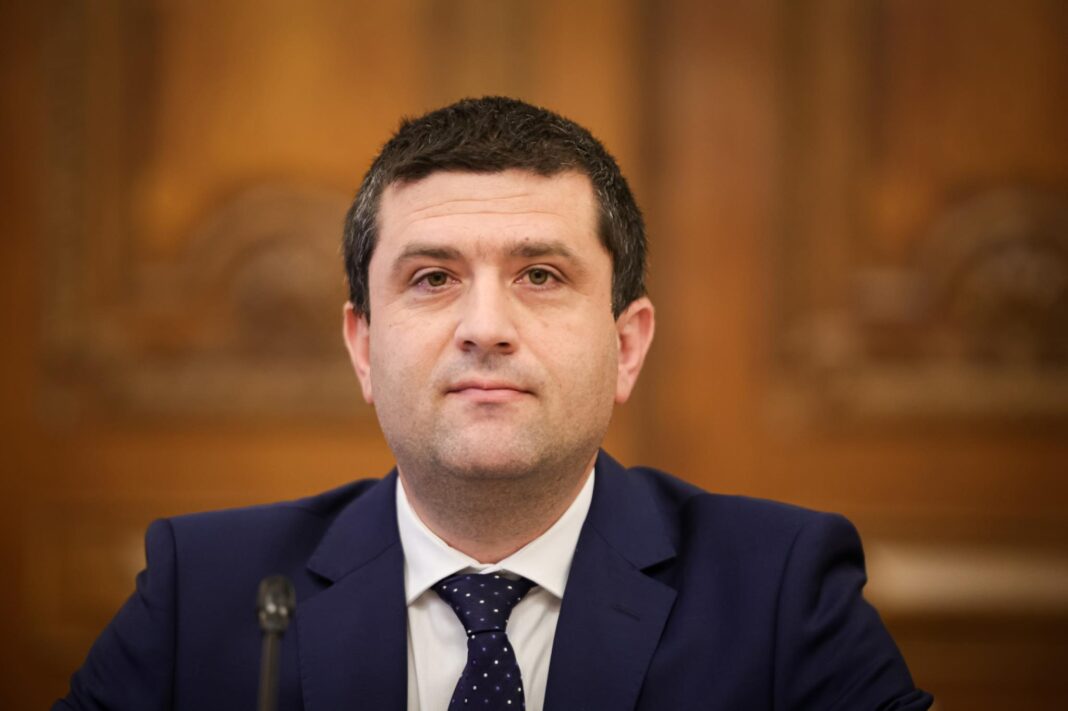 Moţiunea simplă împotriva ministrului Apărării, Radu Miruţă, repinsă de senatori