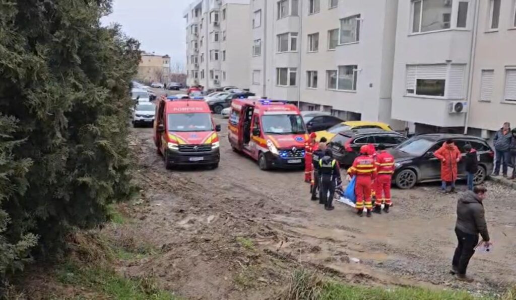 Un muncitor a murit după ce a căzut de la etajul unui bloc în construcție