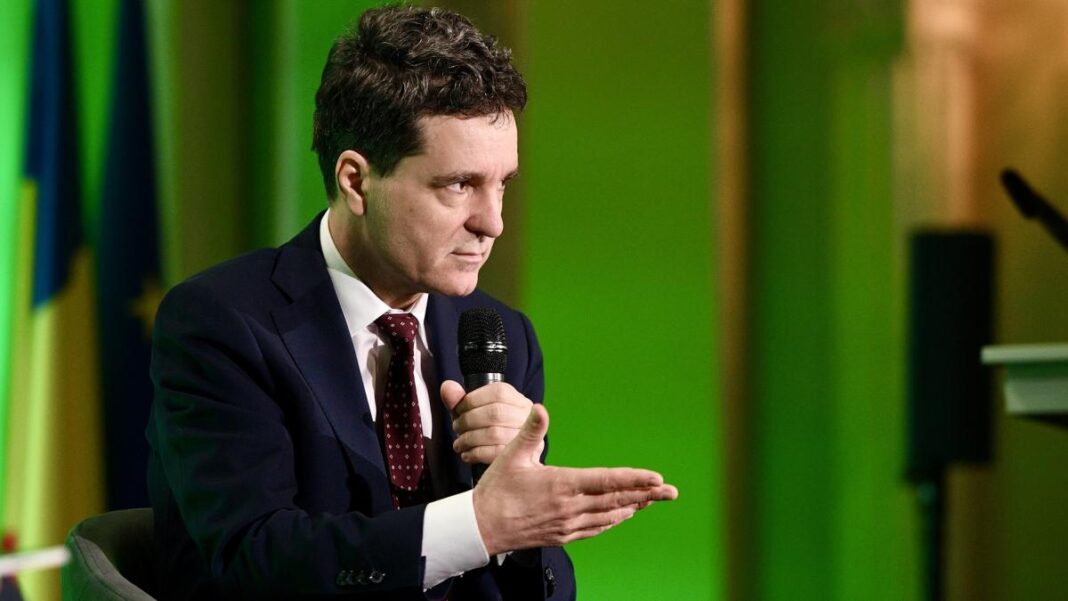 Nicușor Dan critică amânările CCR pe pensiile magistraților