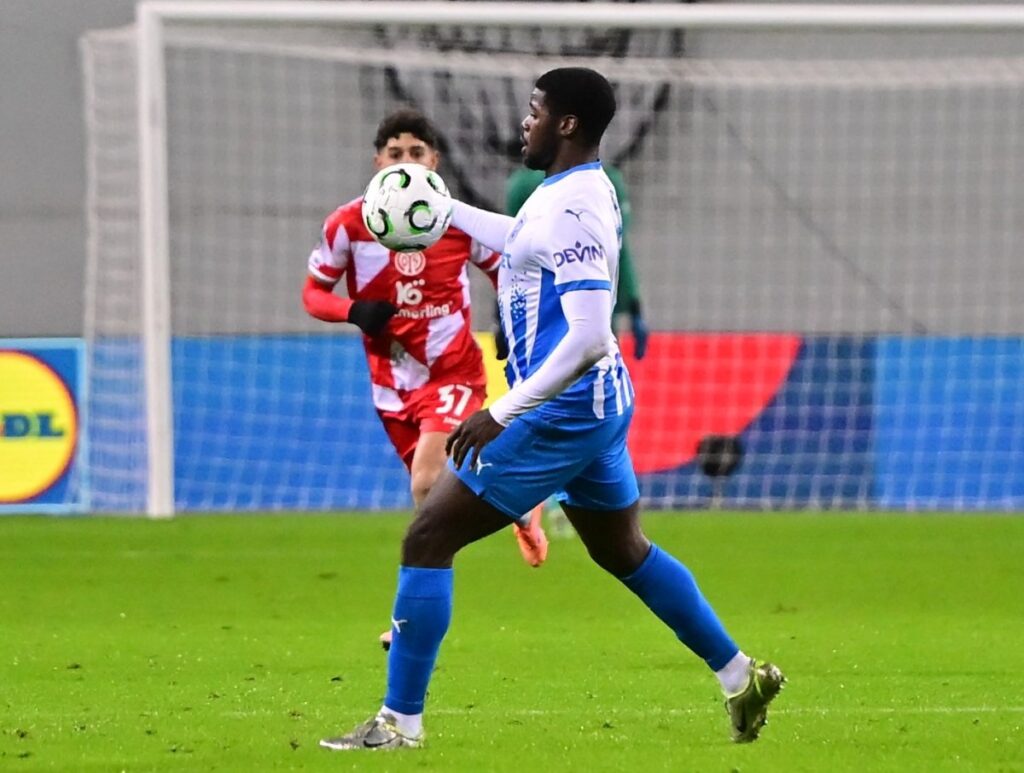 Care este situația lui Steven Nsimba după ce a ieșit accidentat cu Dinamo: „A simțit ceva la picior!“