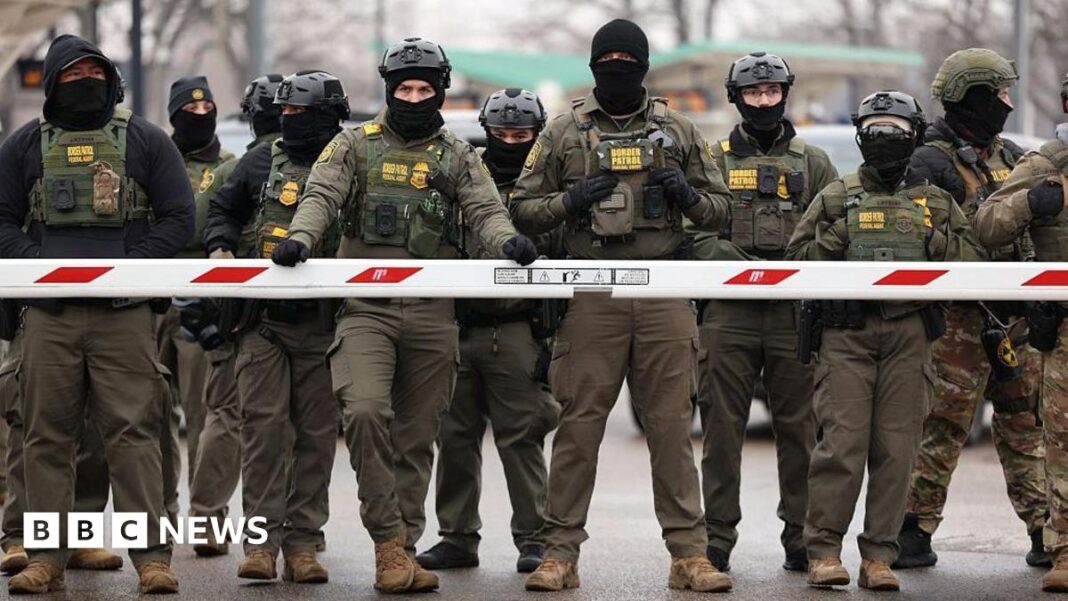 Programul „bodycam” devine obligatoriu în contextul tensiunilor legate de imigrație