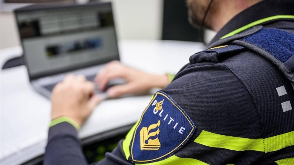Bărbat arestat după ce nu a vrut să șteargă fișiere confidențiale trimise din greșeală de poliția olandeză