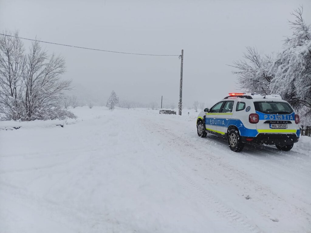 Polițiștii rutieri din Mehedinți monitorizează traficul în condiții de iarnă