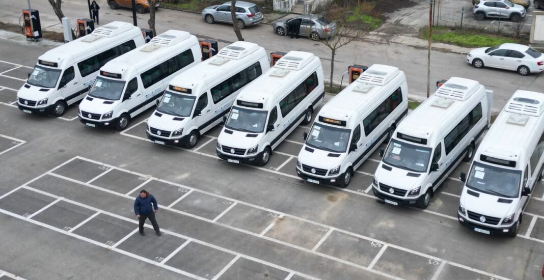Microbuze electrice noi pentru școlile din Dolj
