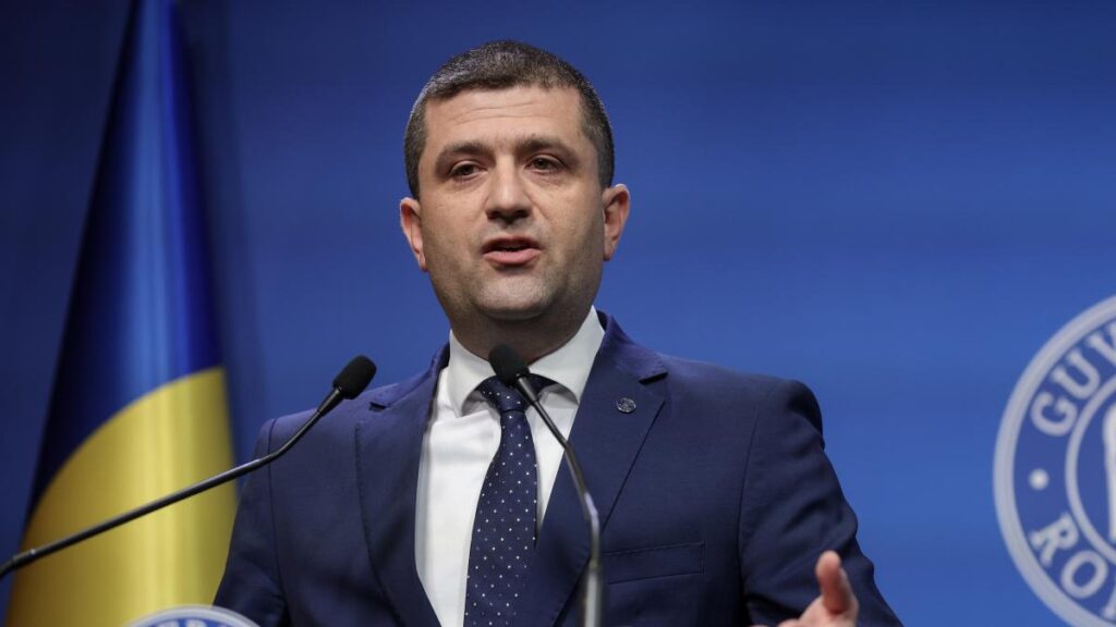 Radu Miruță, despre CFR: Zeci de trenuri noi „zac de luni bune blocate”