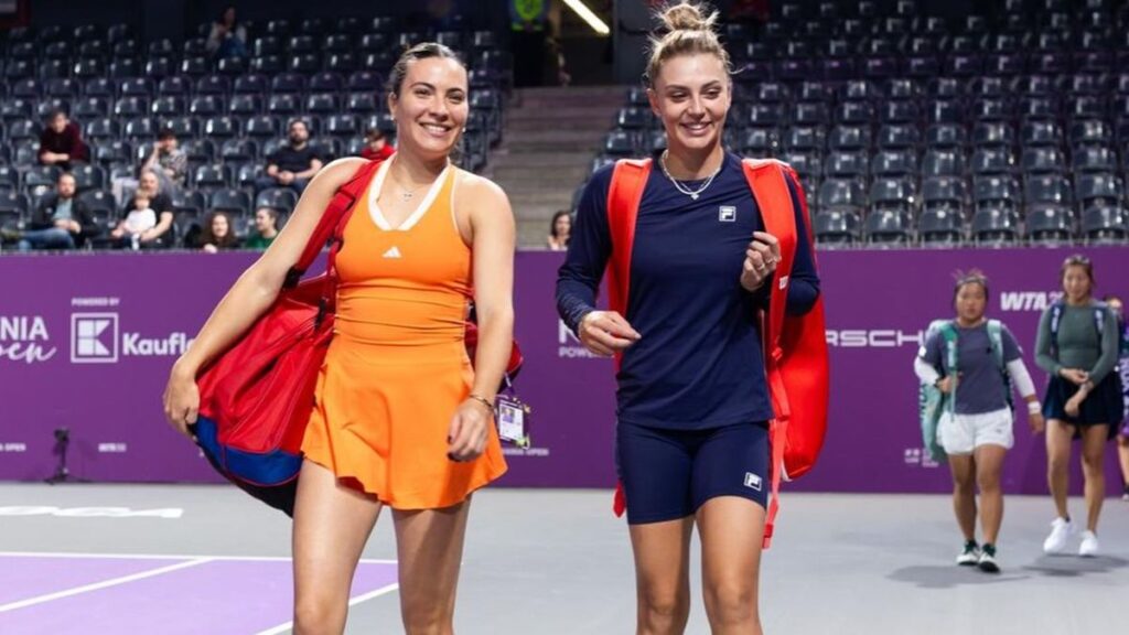 Tenismenele românce se bat pentru finală după ce s-au încurajat reciproc până în semifinale