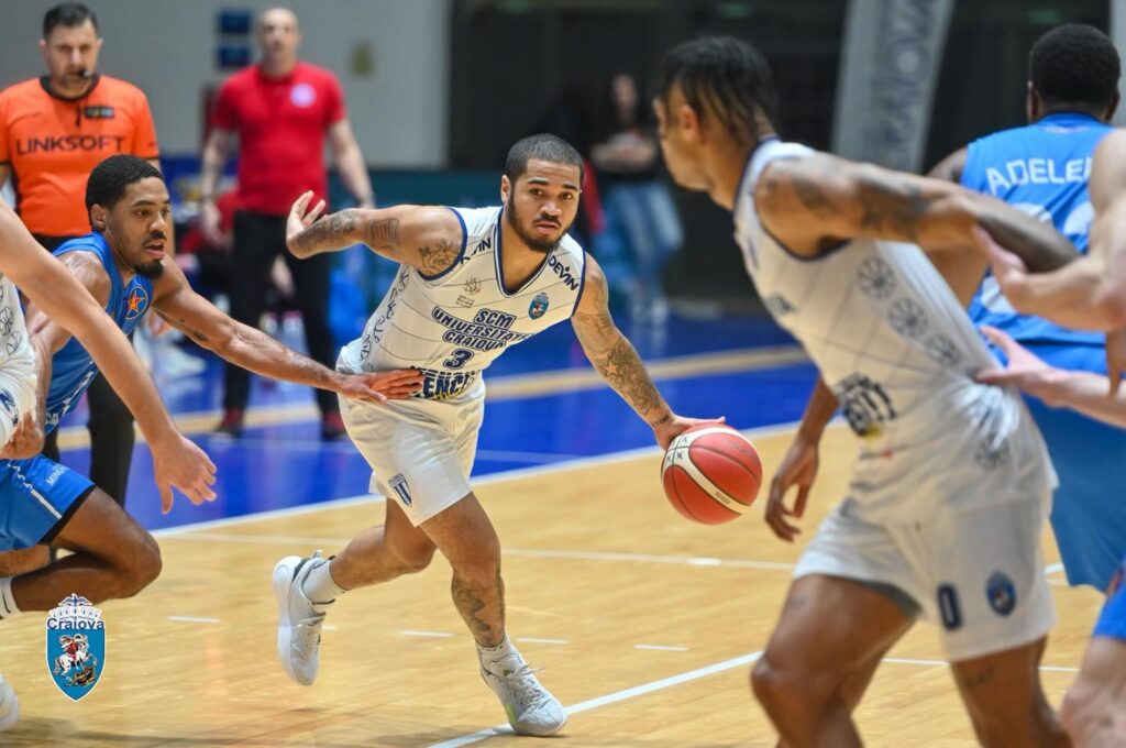 Baschet / SCMU Craiova a făcut spectacol sub panou la Galați