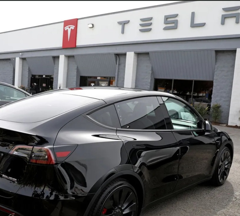 Tesla își reproiectează mânerele ușilor în urma unei anchete de siguranță
