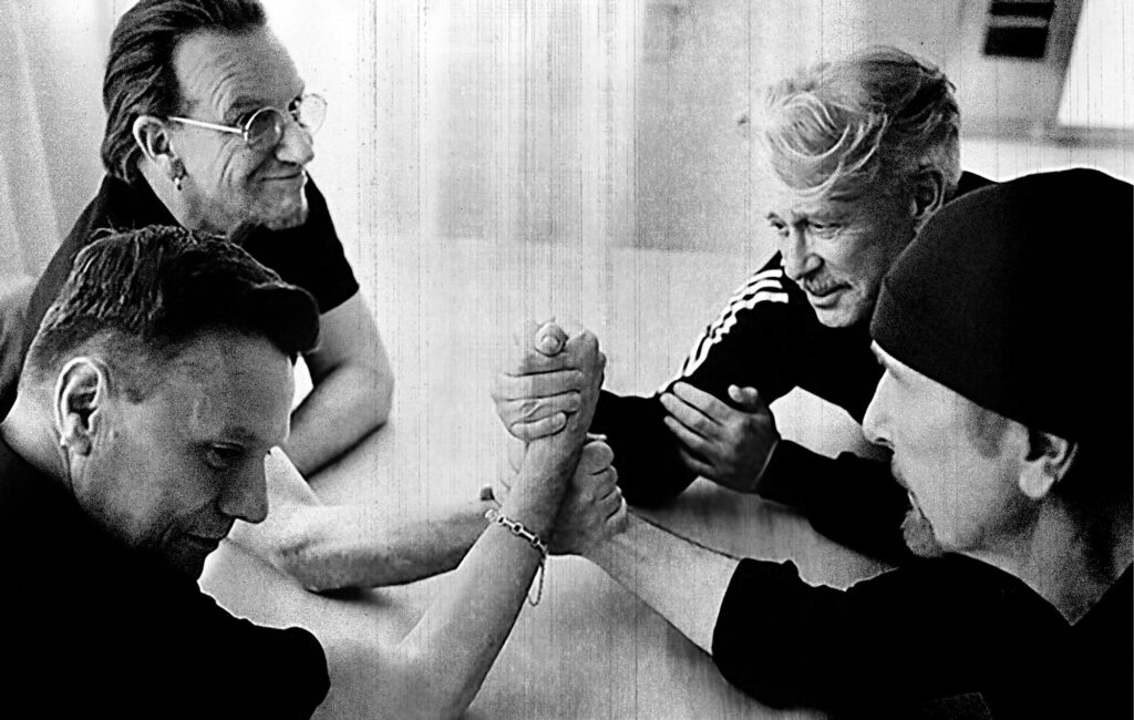 (VIDEO) U2 revine cu EP-ul „Days Of Ash”, inspirat de violența politică globală
