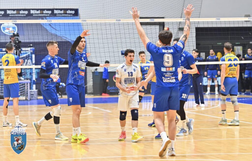 Volei (m) / Voleibaliștii de la SCMU au luat toate puncte din duelul cu CSM București