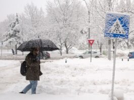 Vânt puternic, zăpadă viscolită și polei în mai multe zone – atenție la drumuri și munte! (Inquam Photos / Alex Nechez)