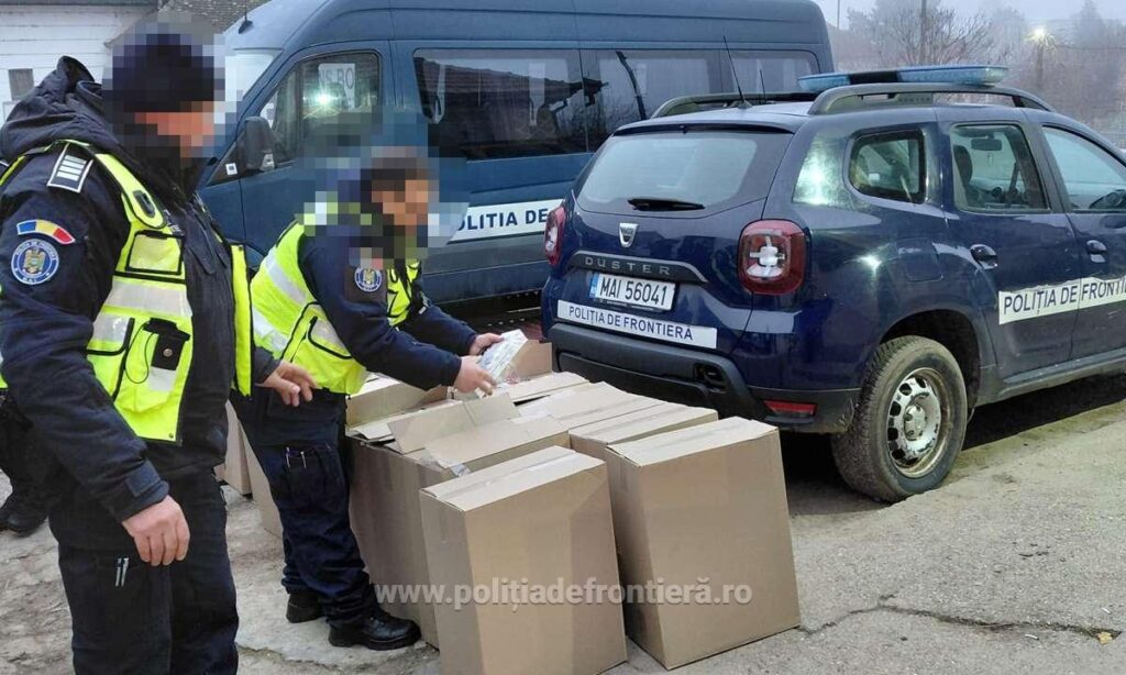 (VIDEO) Dolj: Microbuz modificat pentru ascunderea a 250.000 de țigarete de contrabandă