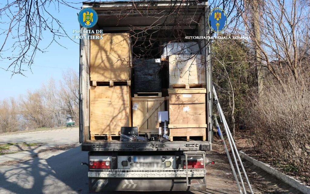 (VIDEO) Peste 2.000 de produse suspecte de contrafacere, descoperite la Calafat