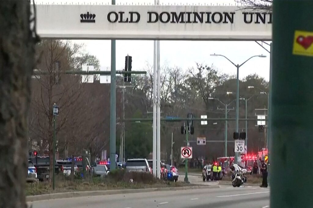 (VIDEO) Atac armat la Universitatea Old Dominion din SUA: un instructor ROTC a murit. Atacatorul, imobilizat de studenți
