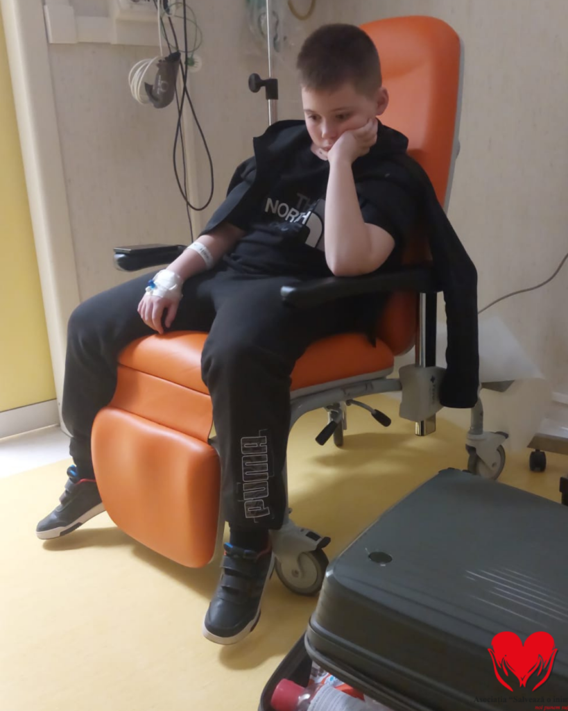 „Tati, o să fie bine?” Povestea lui Eric, băiatul de 11 ani care luptă cu o formă agresivă de cancer