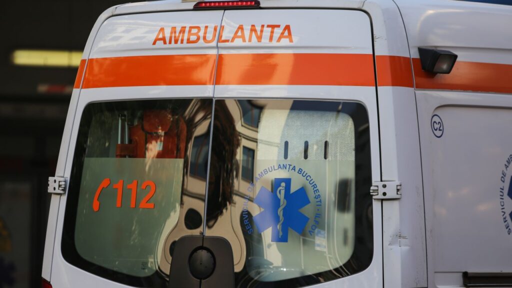 Două femei au căzut dintr-un autobuz, după ce ușile nu ar fi fost asigurate corespunzător