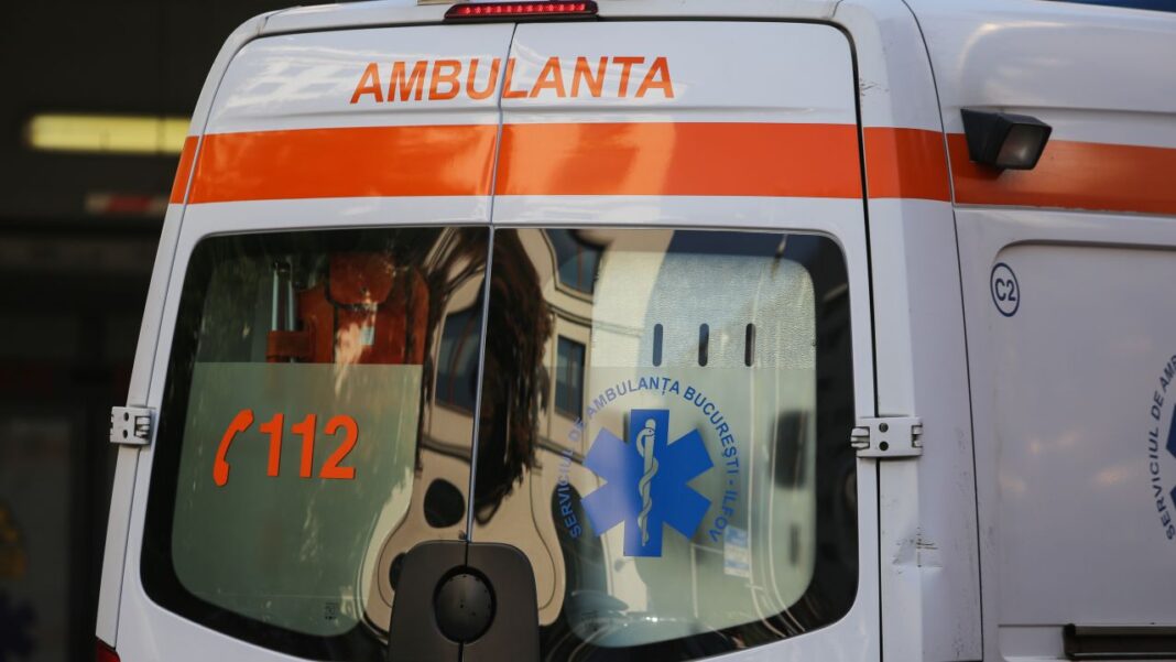 Două femei au căzut dintr-un autobuz, după ce ușile nu ar fi fost asigurate corespunzător