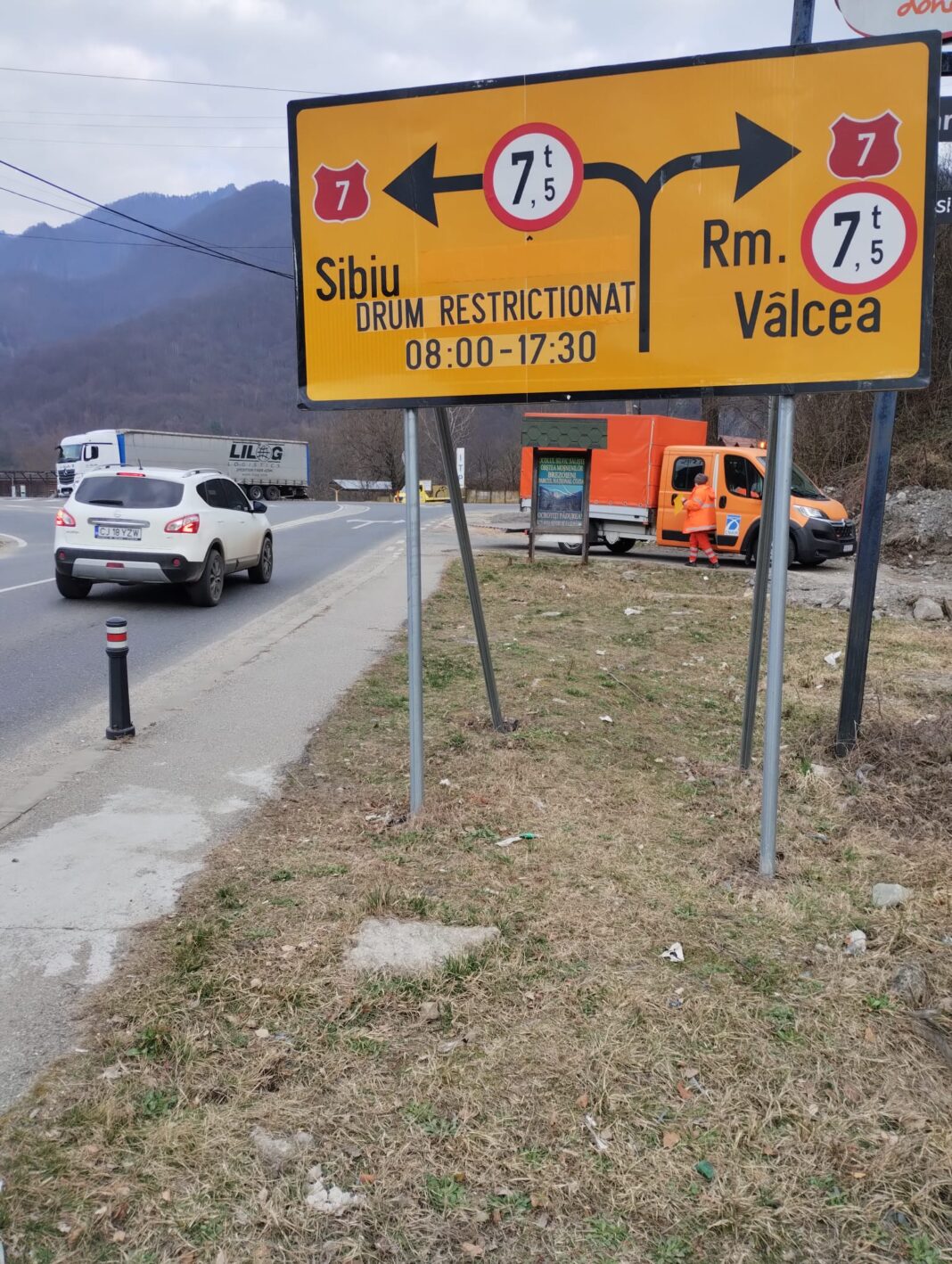 Lucrări pe timpul zilei, trafic îngreunat
