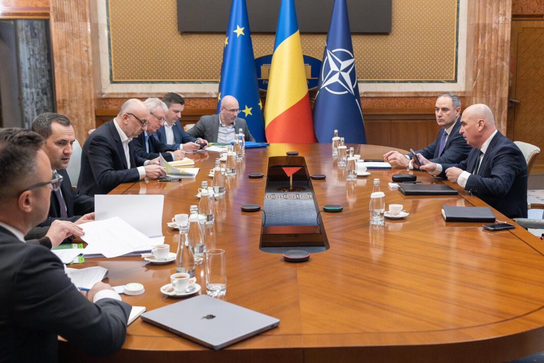 Bolojan, discuție cu miniștrii despre măsurile privind prețurile carburanților