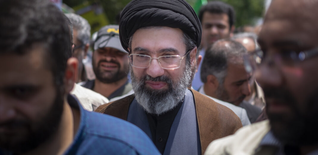 Cine e Mojtaba Khamenei care ar fi fost ales noul lider suprem al Iranului