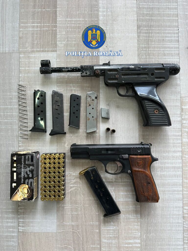 Arme și muniție deținute ilegal, descoperite de polițiști la Râmnicu Vâlcea