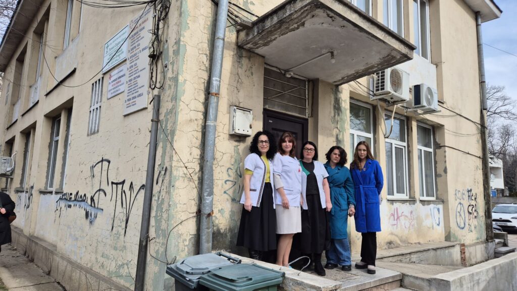 Revoltă la dispensarul de pe strada Horia din Craiova. Medici strămutați cu tot cu 23.000 de craioveni, aproape o zecime din populaţia oraşului