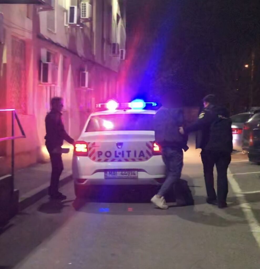 (VIDEO) Tânăr din Craiova, reținut după ce și-a înjunghiat prietenul în urma unui conflict spontan