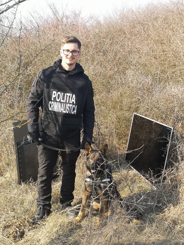 Gorj: Minor, sub control judiciar după ce a furat din casa unei bătrâne. Bunurile au fost găsite cu ajutorul câinelui de urmă Gica