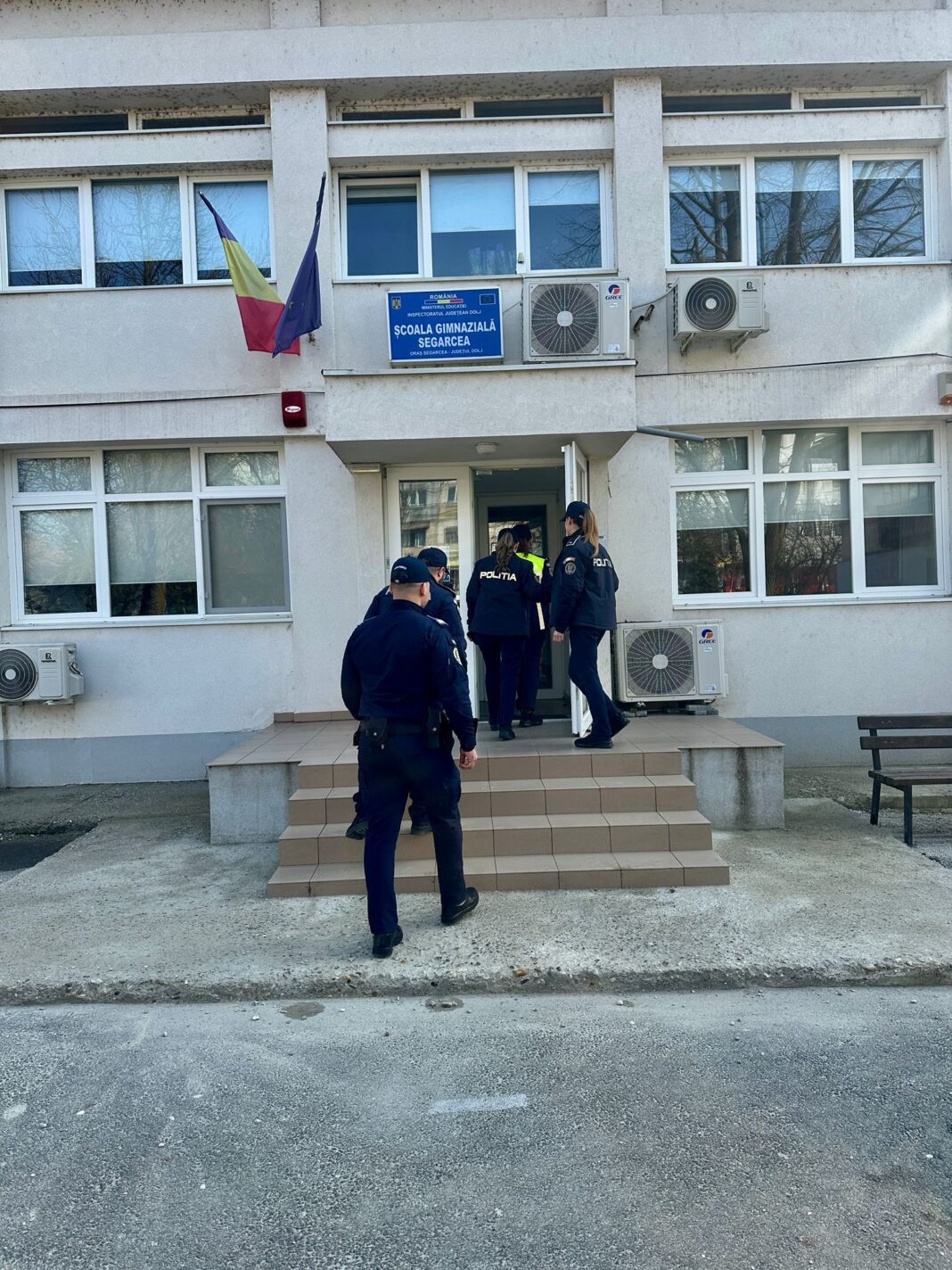 Elevii au fost informați despre riscurile consumului de droguri, violenței și bullying-ului în mediul școlar