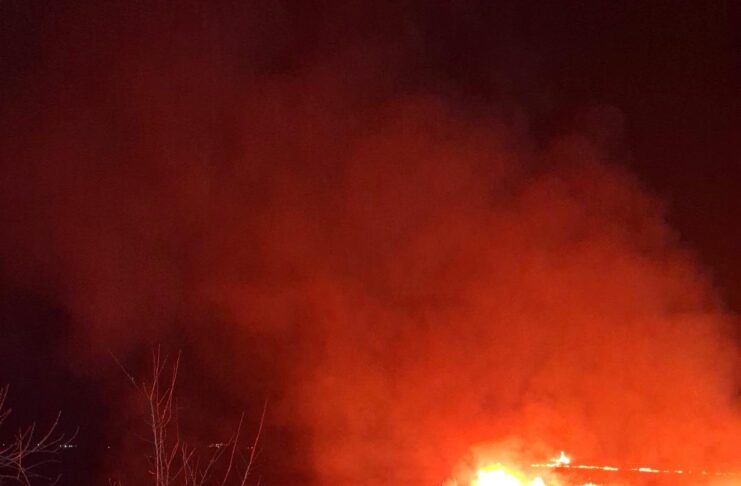 Pompierii au intervenit pentru lichidarea flăcărilor