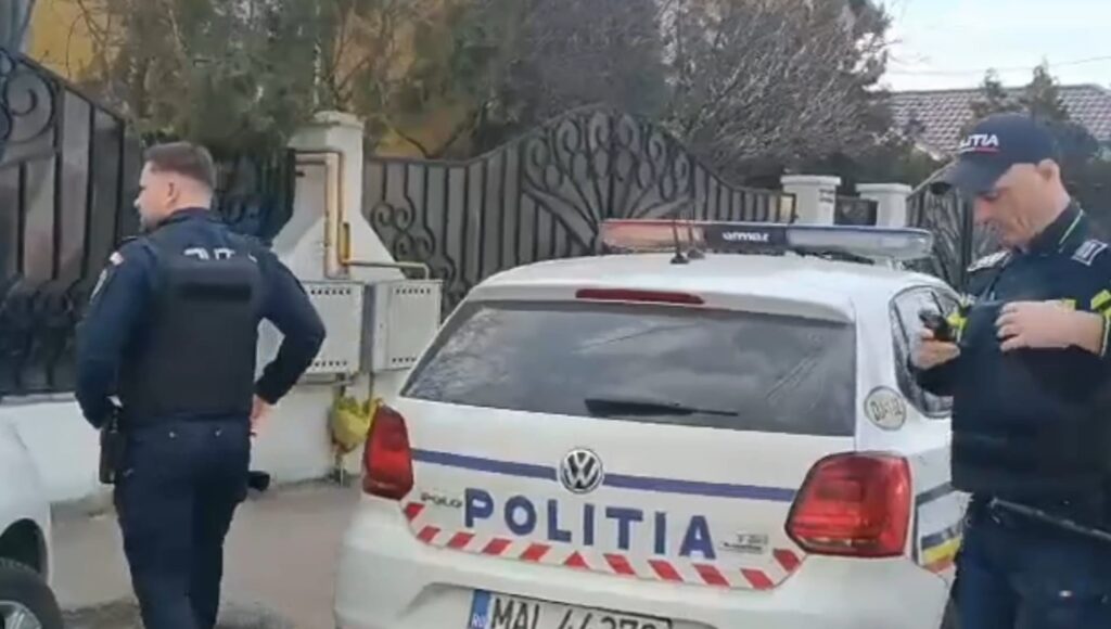 (VIDEO) Percheziție la Craiova: adolescent cercetat pentru folosirea unui pistol paintball