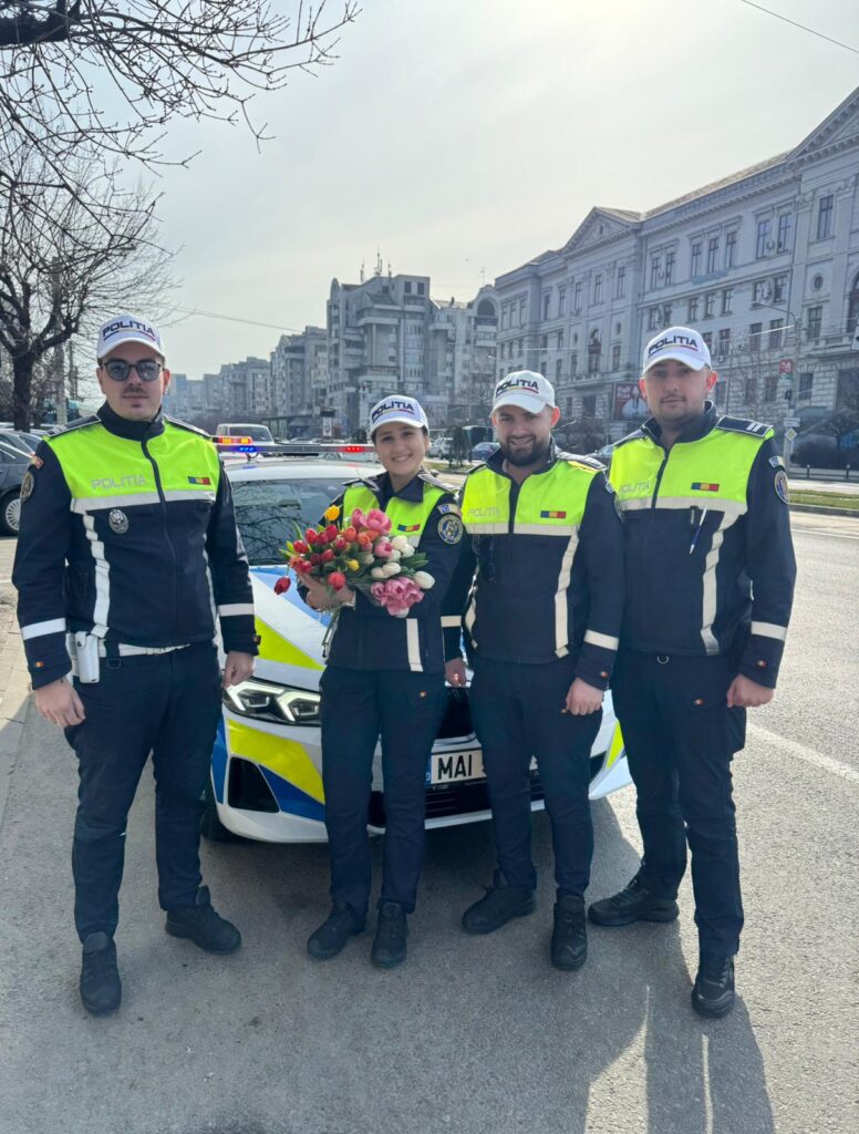 Polițiștii rutieri din Dolj, mesagerii primăverii în trafic, de 8 Martie